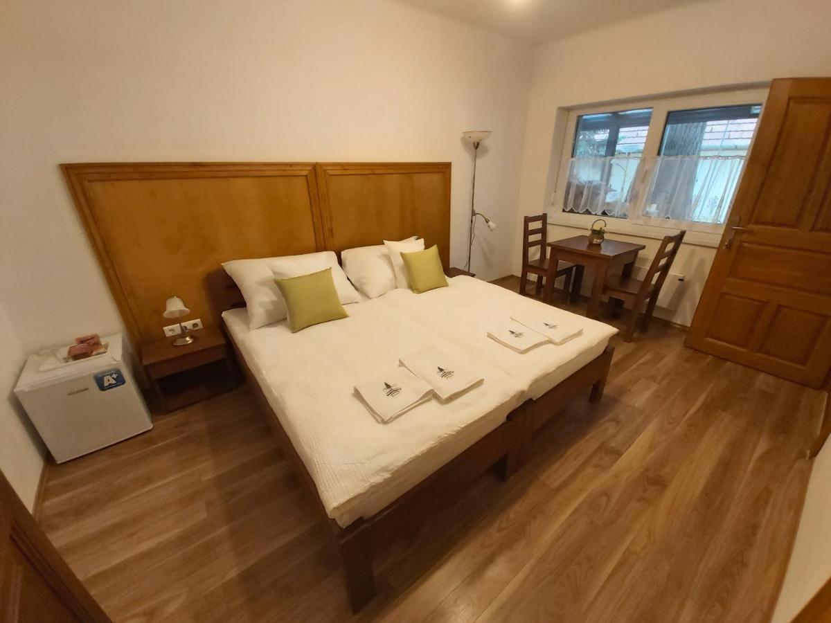 塔塔Mamutfenyo Panzio住宿加早餐旅馆 外观 照片